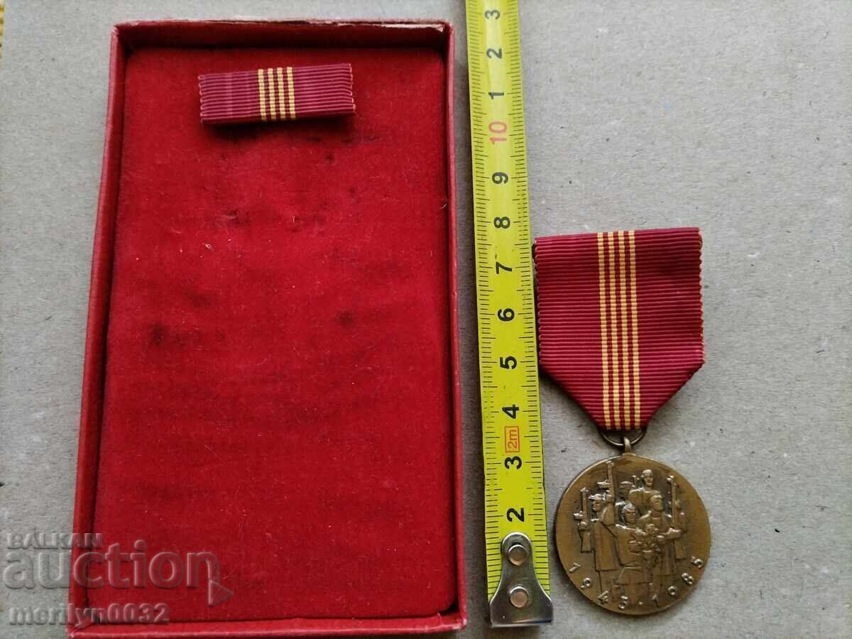 Semn jubiliar 40 de ani de putere populară, medalie cehă cu cutie - 5 Semn jubiliar 40 de ani de putere populară, medalie cehă cu cutie - 5