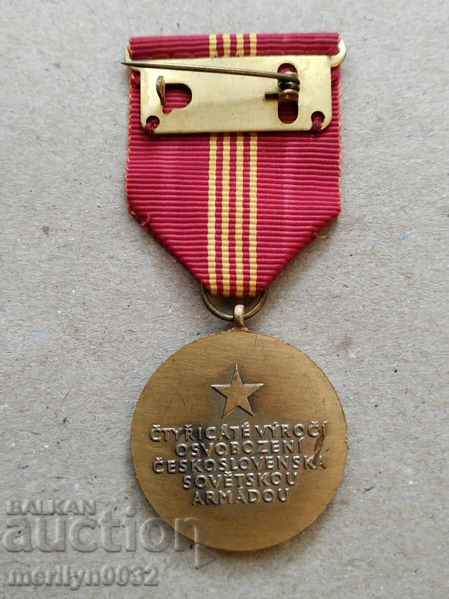 Semn jubiliar 40 de ani de putere populară, medalie cehă cu cutie - 7 Semn jubiliar 40 de ani de putere populară, medalie cehă cu cutie - 7