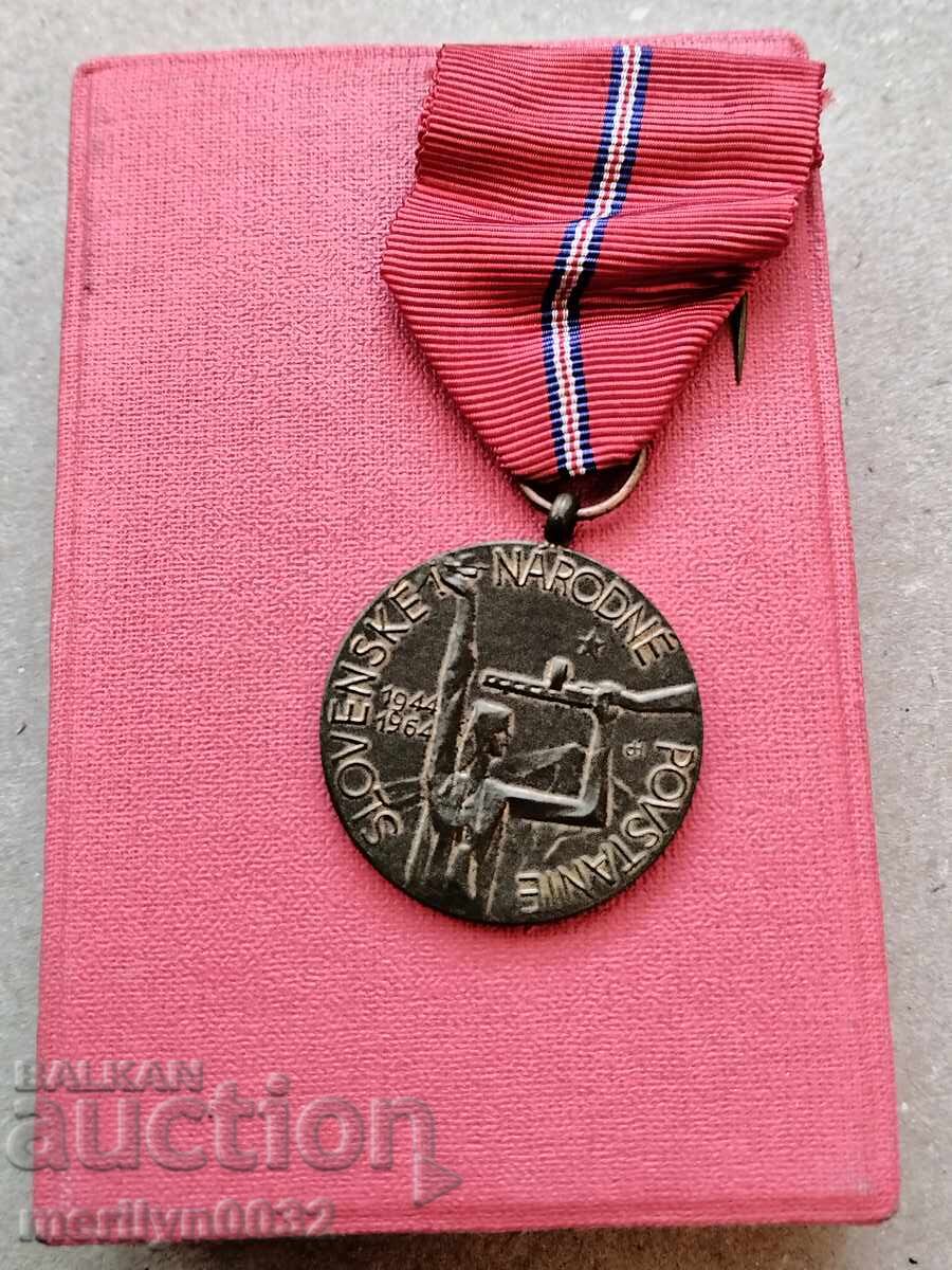 Semn comemorativ 20 de ani de la Revolta Slovacă, medalie cehă cu cutie - 6 Semn comemorativ 20 de ani de la Revolta Slovacă, medalie cehă cu cutie - 6