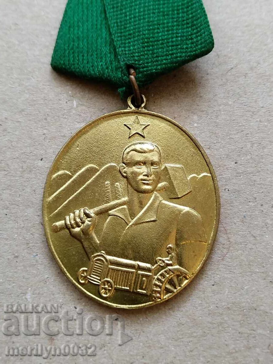 Σήμα στήθους αλβανικό σοσιαλιστικό μετάλλιο με τιμή 58.00 BGN | € 29.65 Σήμα στήθους αλβανικό σοσιαλιστικό μετάλλιο με τιμή 58.00 BGN | € 29.65