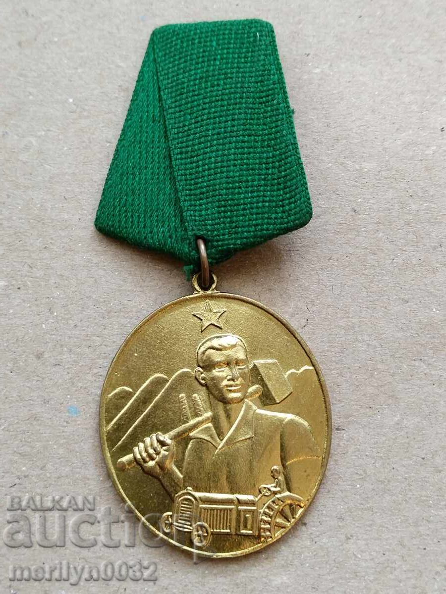 Σήμα στήθους αλβανικό σοσιαλιστικό μετάλλιο Σήμα στήθους αλβανικό σοσιαλιστικό μετάλλιο