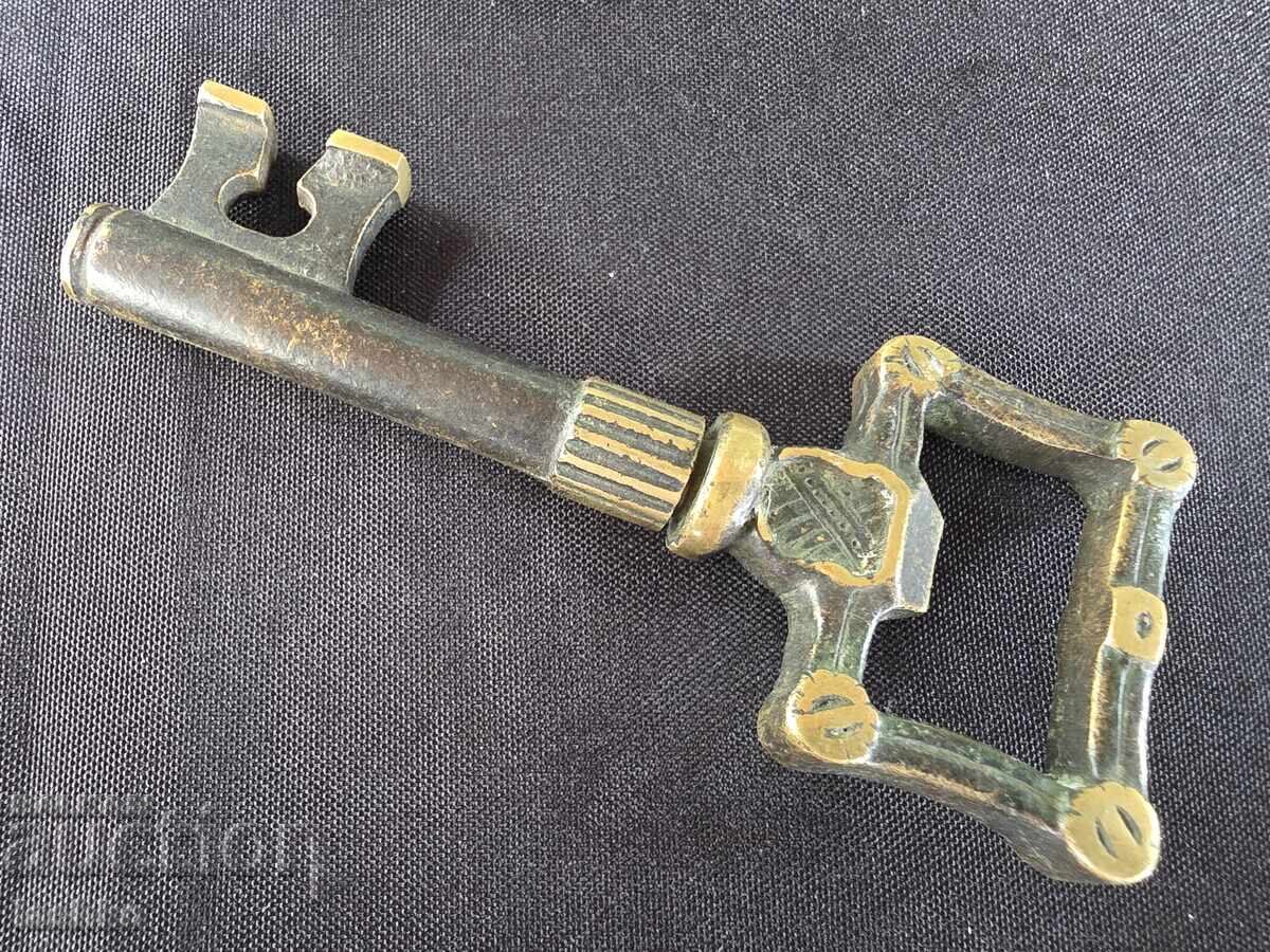 Παλιό τιρμπουσόν για κρασί με τιμή 29.99 BGN | € 15.33