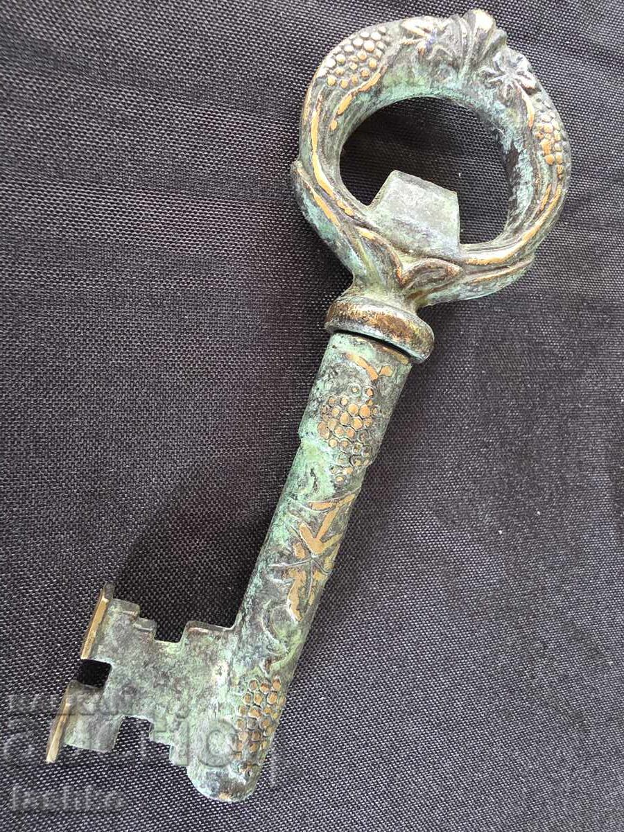 Παλιό τιρμπουσόν για κρασί με τιμή 39.99 BGN | € 20.45