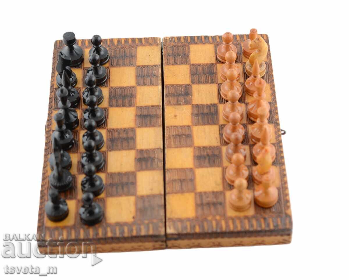 Small portable wooden Chess set 16 x 18 cm with price 15.00 BGN | € 7.67