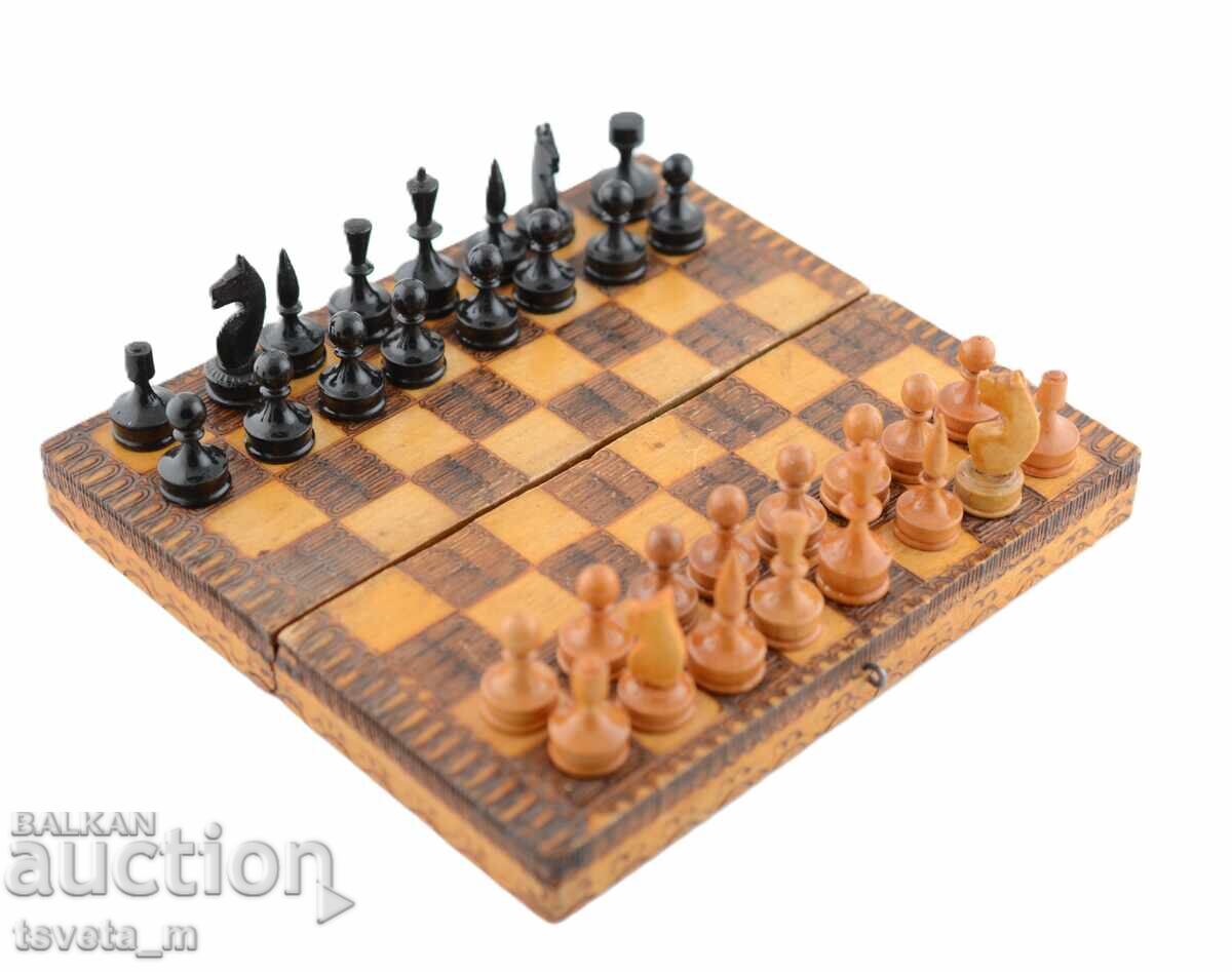 Auction  Small portable wooden Chess set 16 x 18 cm