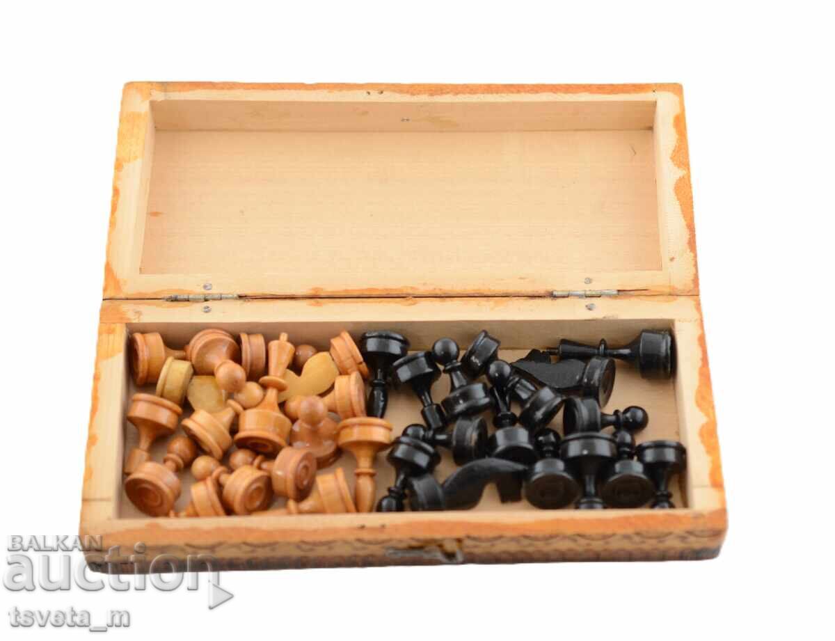 Delivery of Small portable wooden Chess set 16 x 18 cm