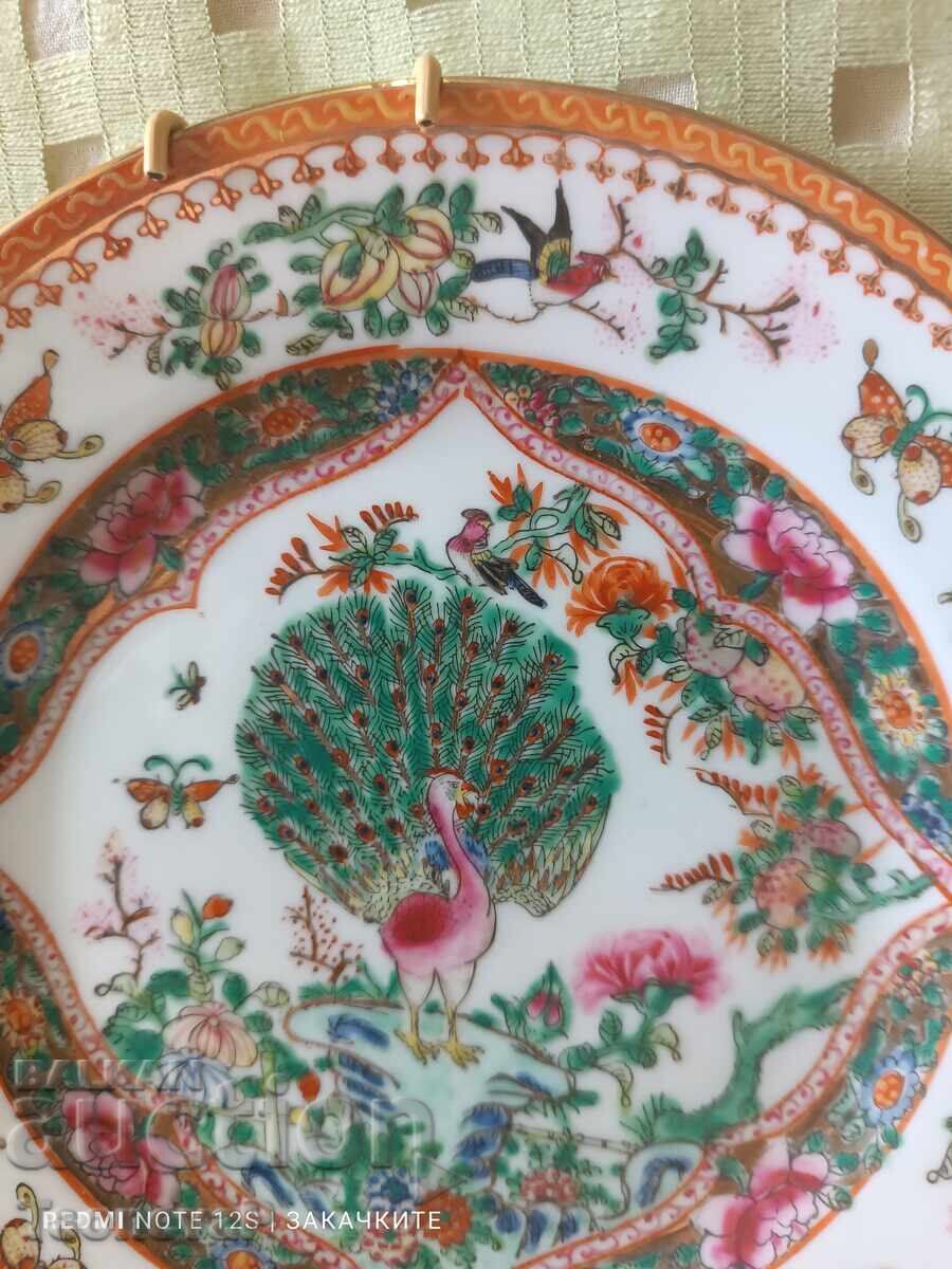 Декоративна порцеланова чиния с пружина за окачване с цена 15.00 лв. | € 7.67