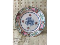 Farfurie decorativă din porțelan cu arc pentru agățat