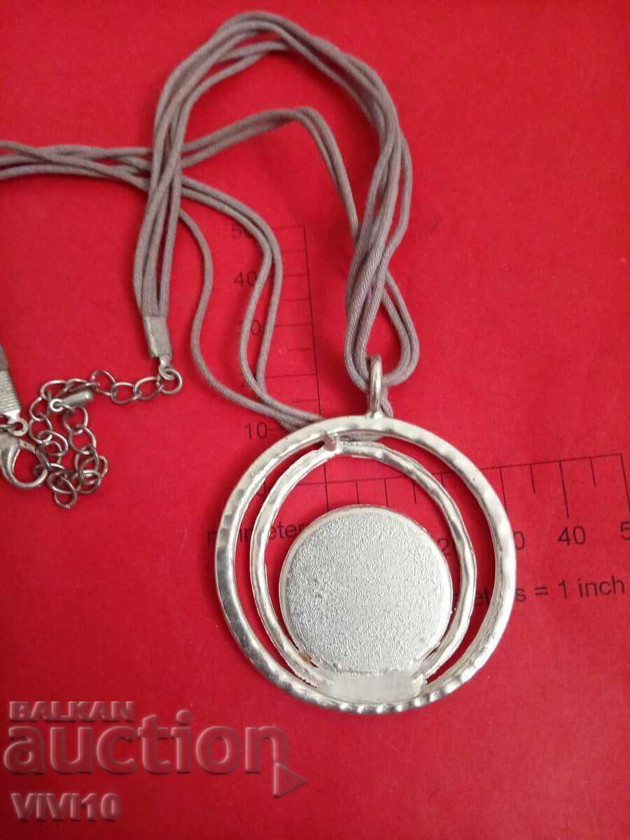 Αρχαίο κολιέ με σμάλτο με τιμή € 15.34 | 30.00 BGN