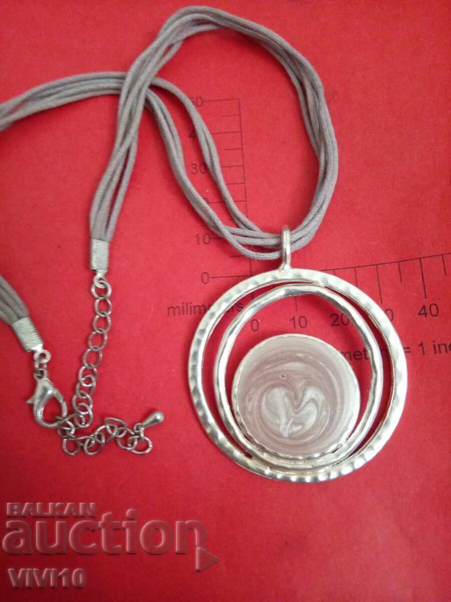 Αρχαίο κολιέ με σμάλτο