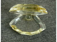 Veche bijuterie scoică cu perle și sticlă de cristal