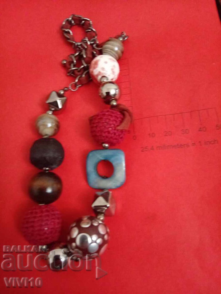 Colier vechi cu email și porțelan cu preț € 20.45 | 40.00 BGN Colier vechi cu email și porțelan cu preț € 20.45 | 40.00 BGN