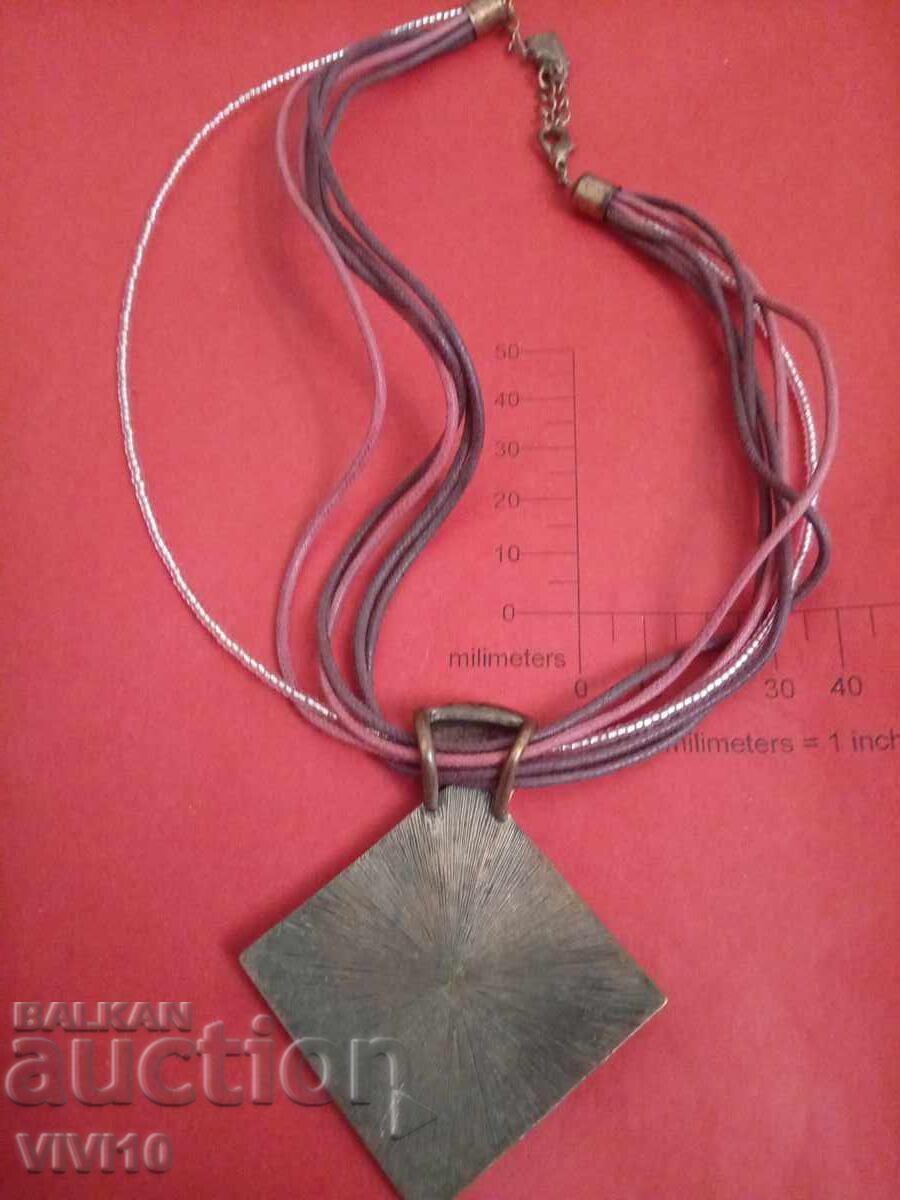 Αρχαίο κολιέ με σμάλτο με τιμή 40.00 BGN | € 20.45 Αρχαίο κολιέ με σμάλτο με τιμή 40.00 BGN | € 20.45