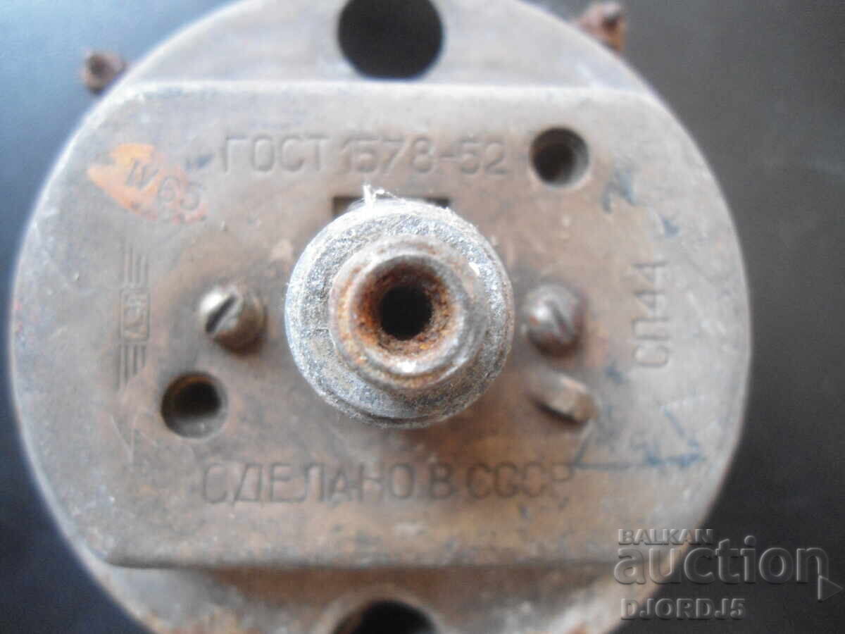 Παλαιό ρωσικό όργανο μέτρησης αυτοκινήτου με τιμή 10.00 BGN | € 5.11