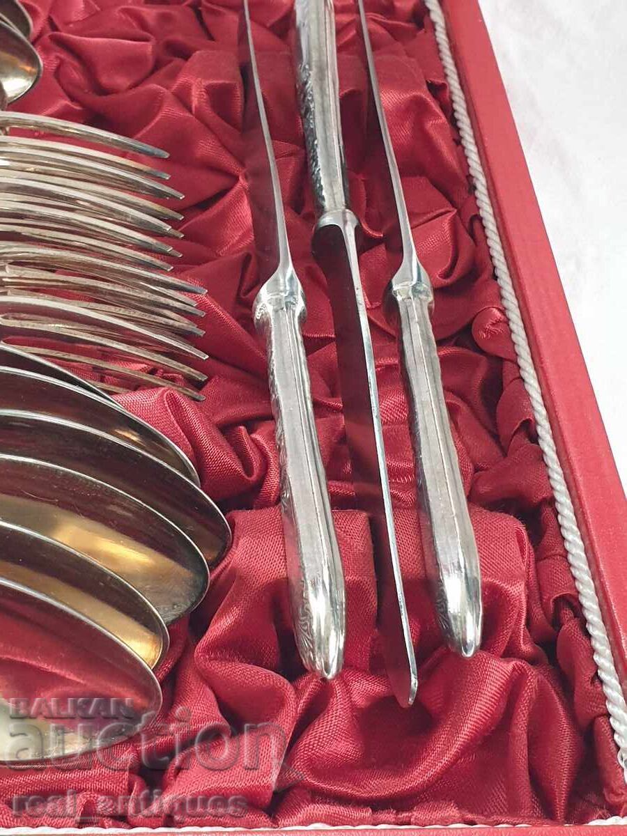 Delivery of Set of silver plated utensils