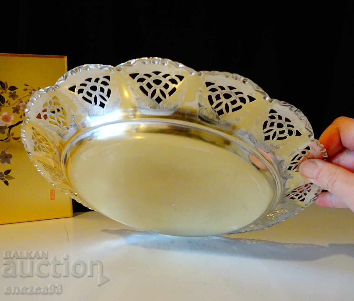 Доставка на Посребрено плато,фруктиера,бронз 26 см.,барок.