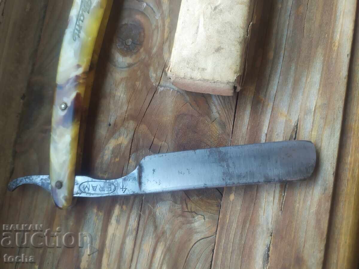 Delivery of Old Solingen razor, for collection, well-preserved