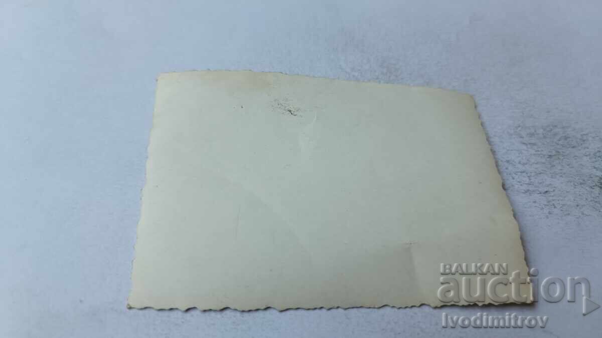 Снимка Три млади момичета на плажа с цена 1.85 лв. | € 0.95