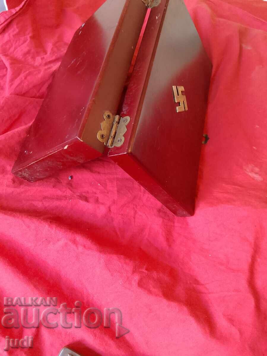 Παράδοση Τρίτο Ράιχ φανταστικό ξύλινο κουτί