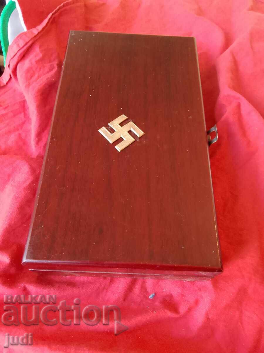 Τρίτο Ράιχ φανταστικό ξύλινο κουτί - 5