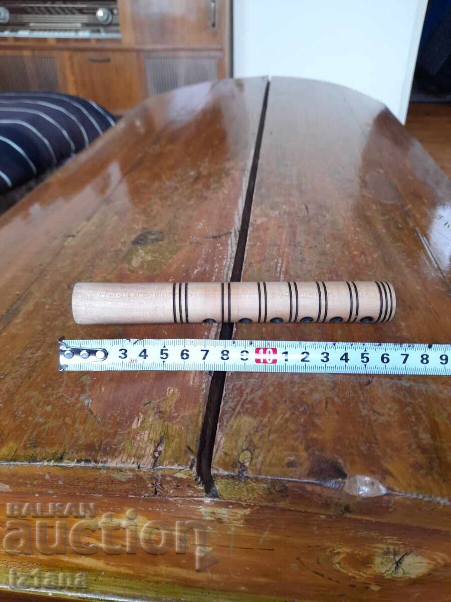 Παλιό ράσκυλο, ντουντουκ, σφυρίχτρα με τιμή 32.00 BGN | € 16.36