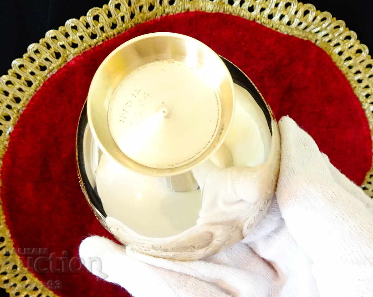 Доставка на Бронзова чаша за уиски,гравирана.