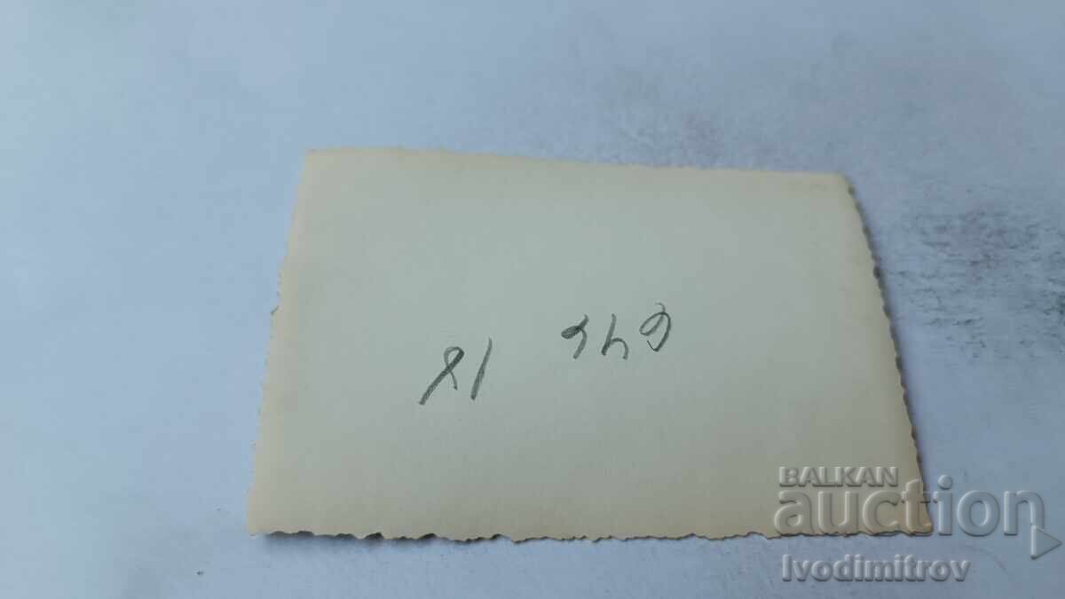 Foto Fată tânără pe plajă cu preț 1.85 BGN | € 0.95