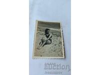 Foto Fată tânără pe plajă