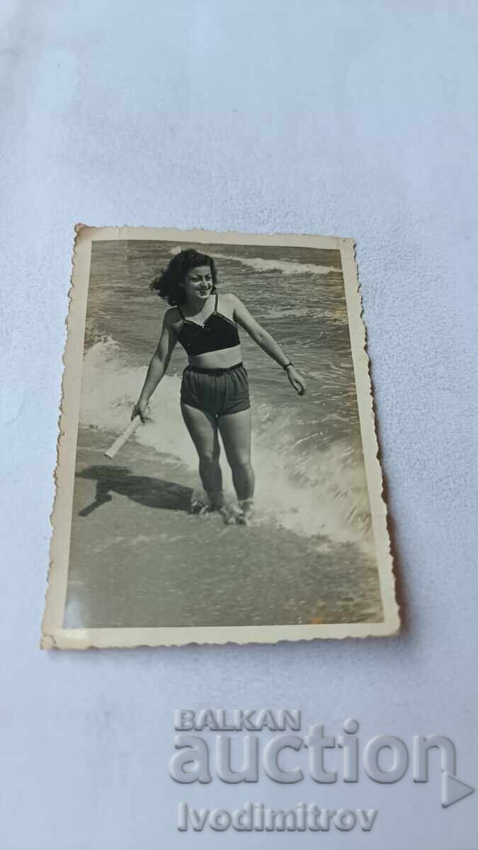 Φωτογραφία Νεαρό κορίτσι στην παραλία