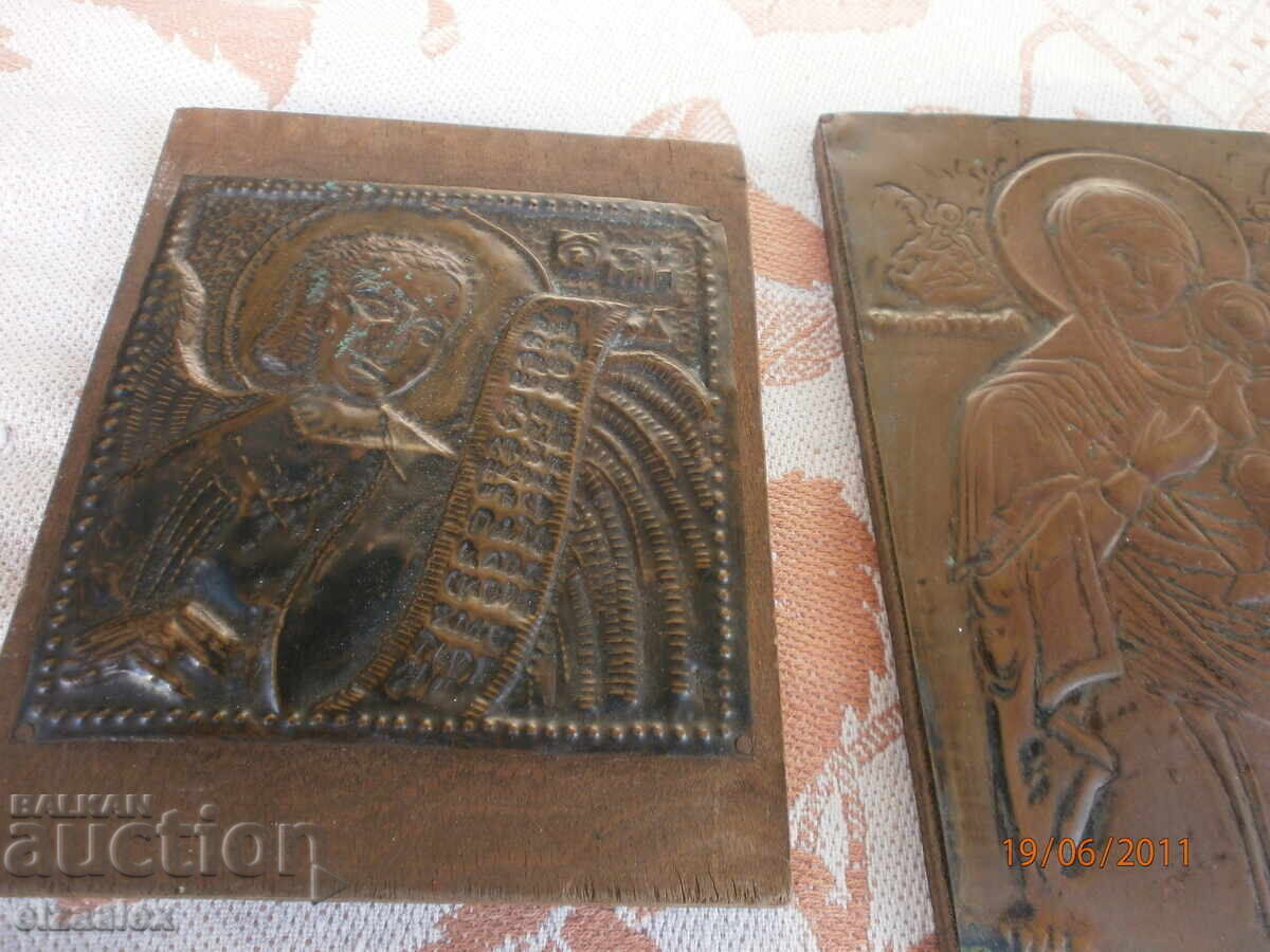 Icoane vechi din cupru cu preț 50.00 BGN | € 25.56