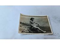 Foto Fată tânără pe plajă