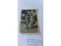 Foto Sofia Două femei pe trotuar