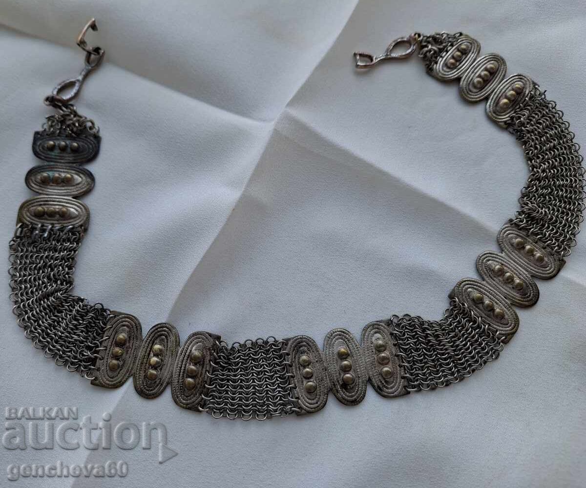 Δημοπρασία Αναγεννησιακό σατσιανένι κόσμημα κολιέ, σκύλα (ή σκυλίτσα) Δημοπρασία Αναγεννησιακό σατσιανένι κόσμημα κολιέ, σκύλα (ή σκυλίτσα)