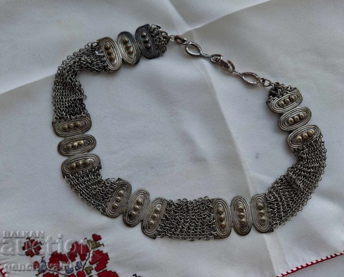 Αναγεννησιακό σατσιανένι κόσμημα κολιέ, σκύλα (ή σκυλίτσα) Αναγεννησιακό σατσιανένι κόσμημα κολιέ, σκύλα (ή σκυλίτσα)