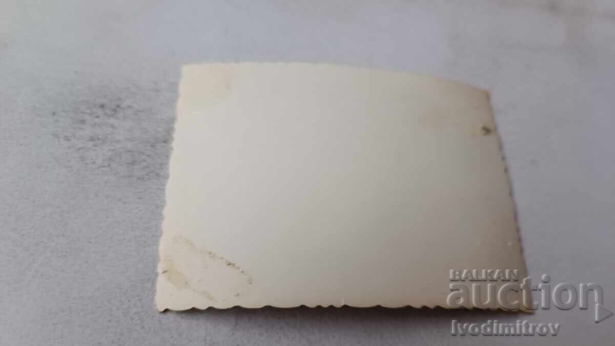 Φωτογραφία Δύο νεαροί άνδρες με θαλάσσιο ποδήλατο στη θάλασσα με τιμή 2.45 BGN | € 1.25