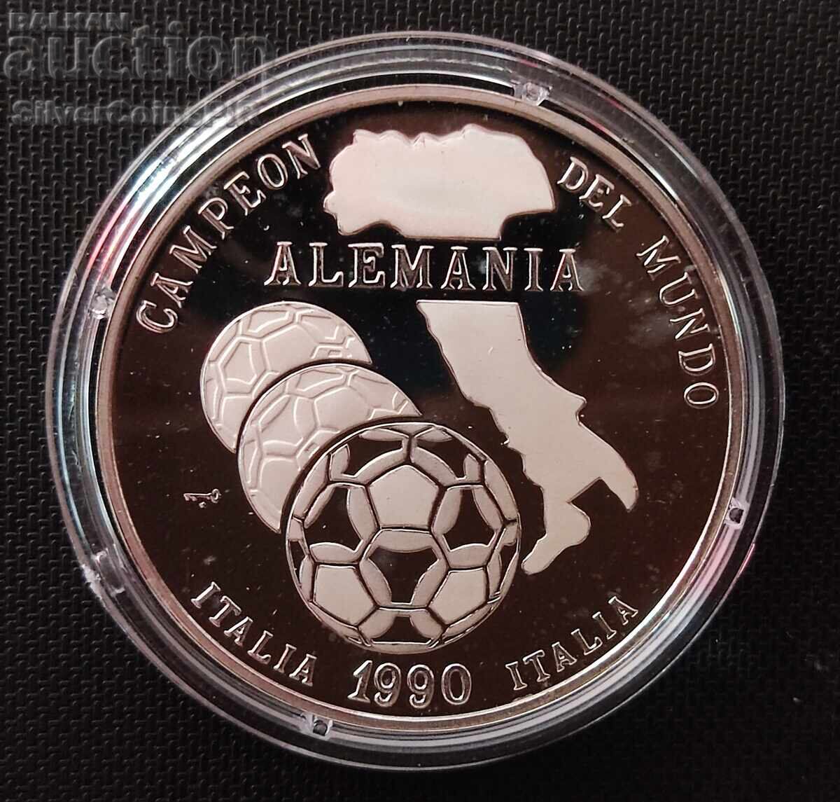 Silver WRONG Coat of Arms 5 Pesos World Cup 1990 Cuba Silver WRONG Coat of Arms 5 Pesos World Cup 1990 Cuba