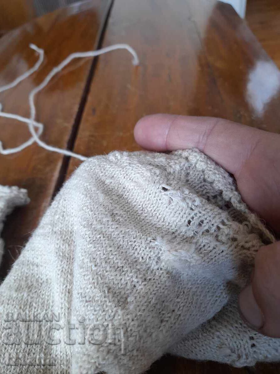 Delivery of Old costume socks