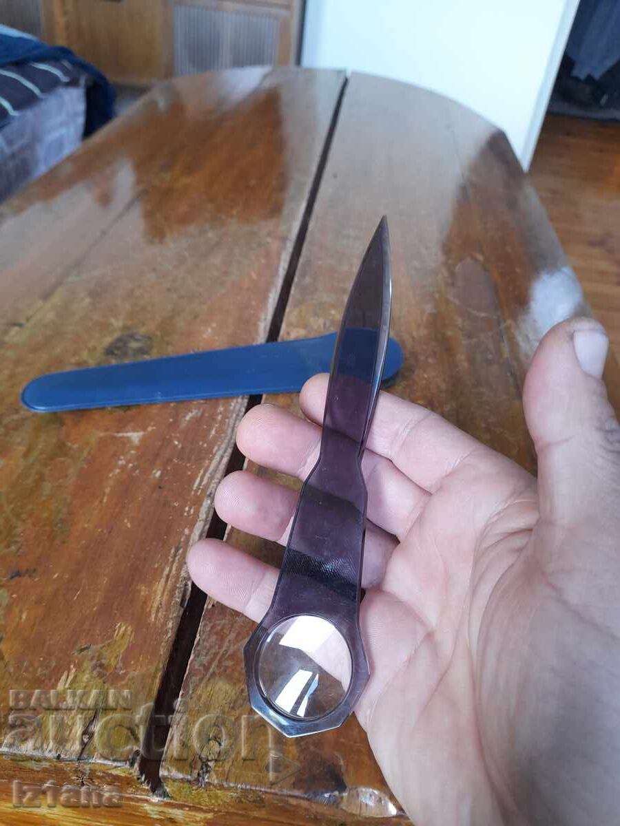 Livrarea Lupă veche, cuțit pentru scrisori