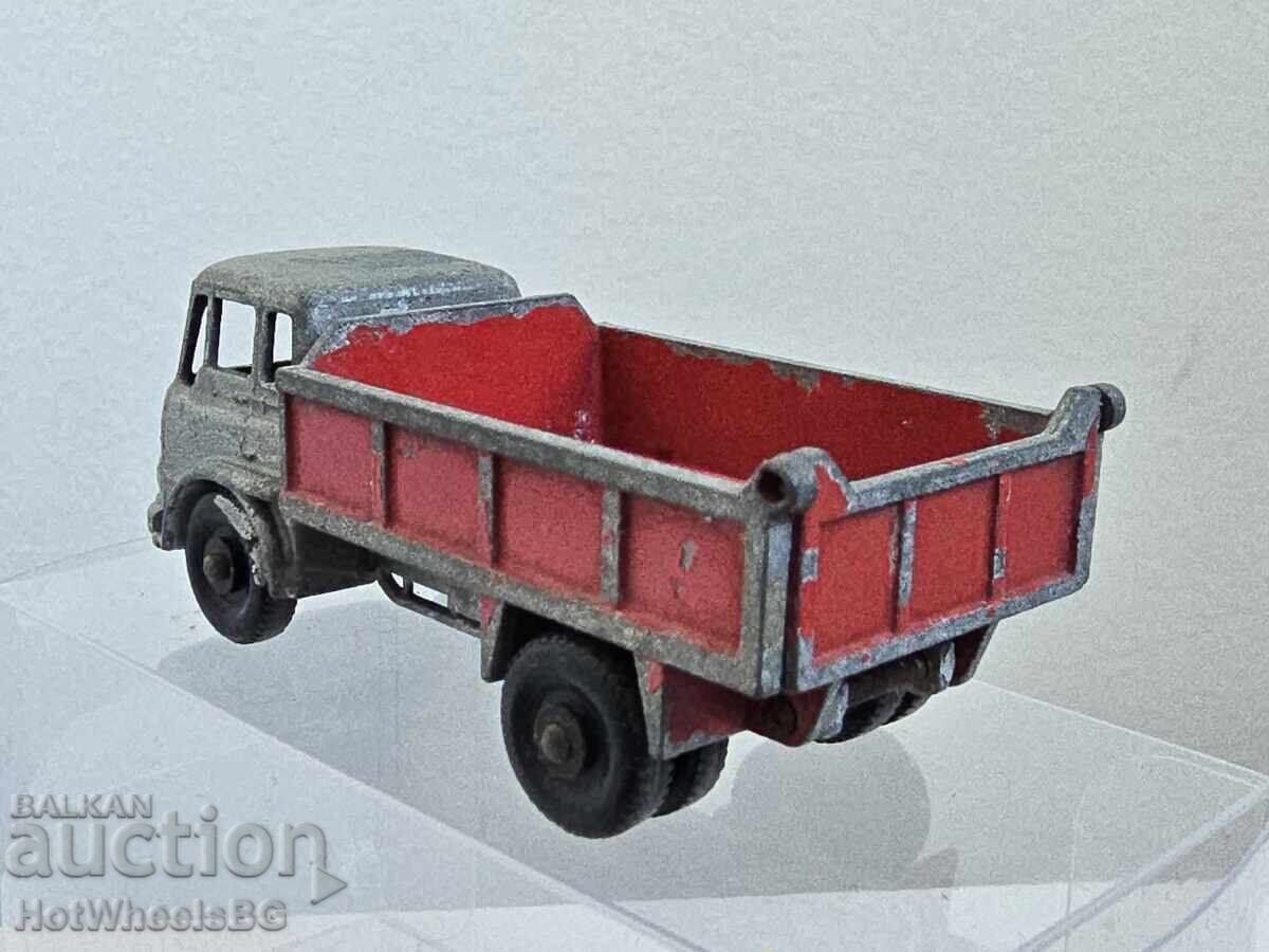 Delivery of Matchbox LESNEY No. 3B Bedford Tipper 1961