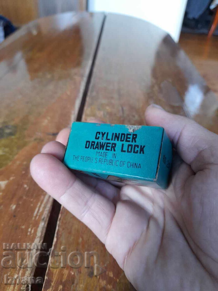 Lacăt vechi, lacăt cu preț 27.00 BGN | € 13.80 Lacăt vechi, lacăt cu preț 27.00 BGN | € 13.80