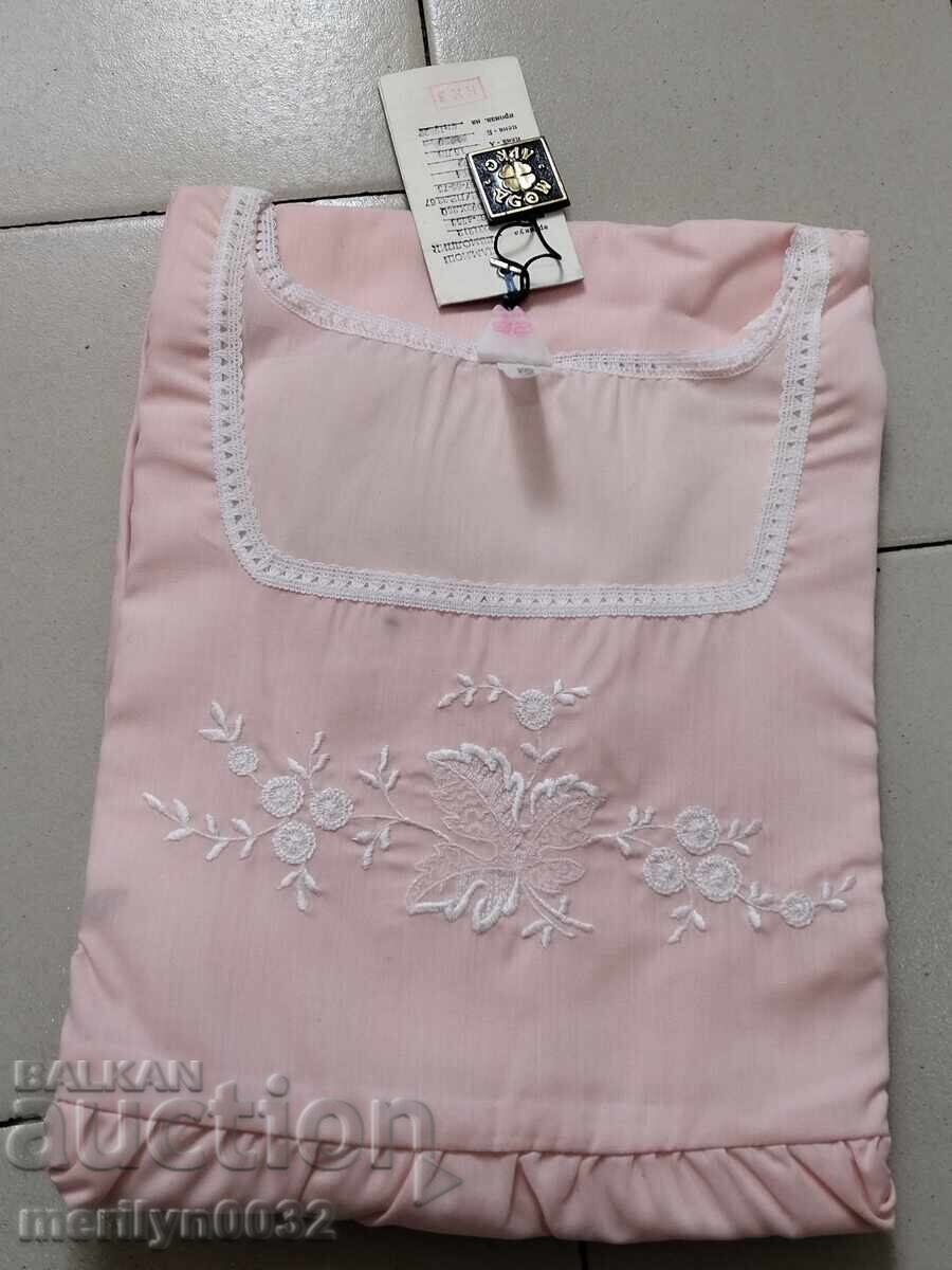 Γυναικεία νυχτικιά δεκαετίας '80 Λαϊκή φορεσιά της Λαϊκής Δημοκρατίας της Βουλγαρίας