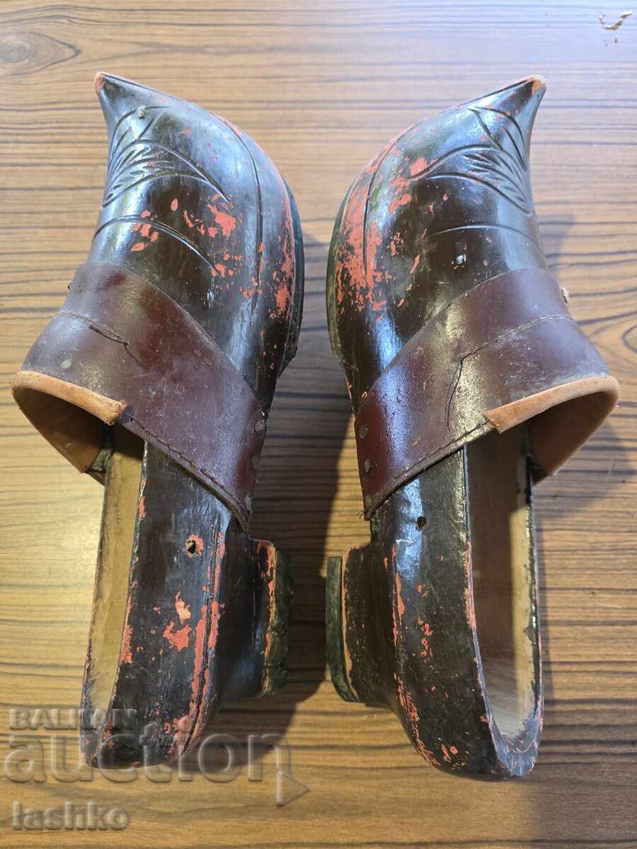 Ξύλινα τσόκαρα με τιμή € 29.99 | 58.66 BGN