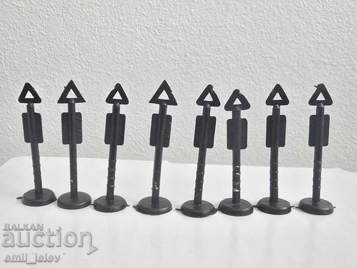 MATCHBOX LESNEY - ACCESSORY PACK NoA-4a Road Signs with price 29.99 BGN | € 15.33