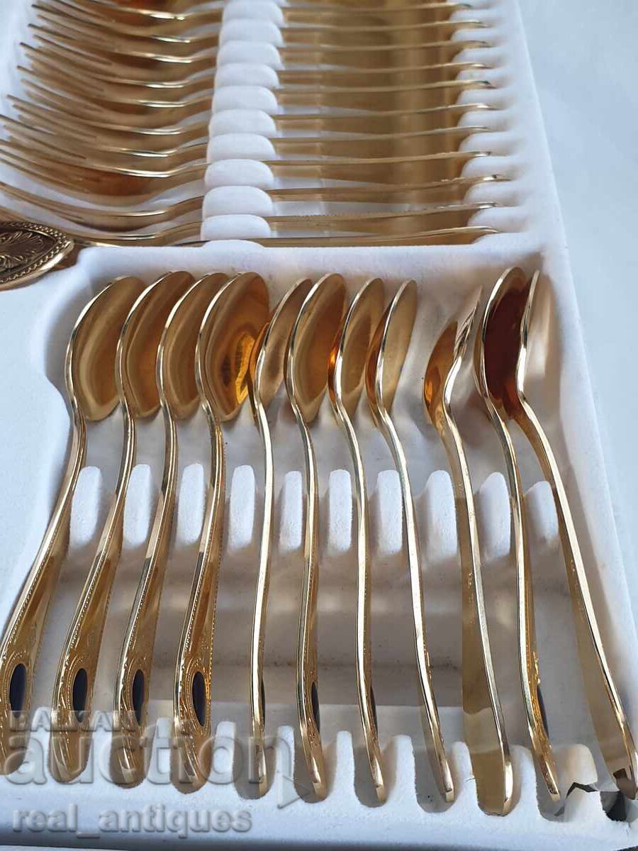 Livrarea Set de ustensile placate cu aur