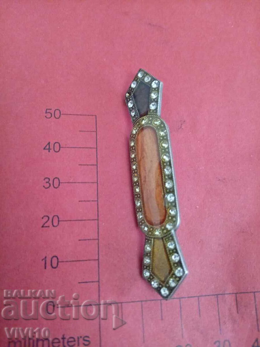 Broșă veche cu email și pietre