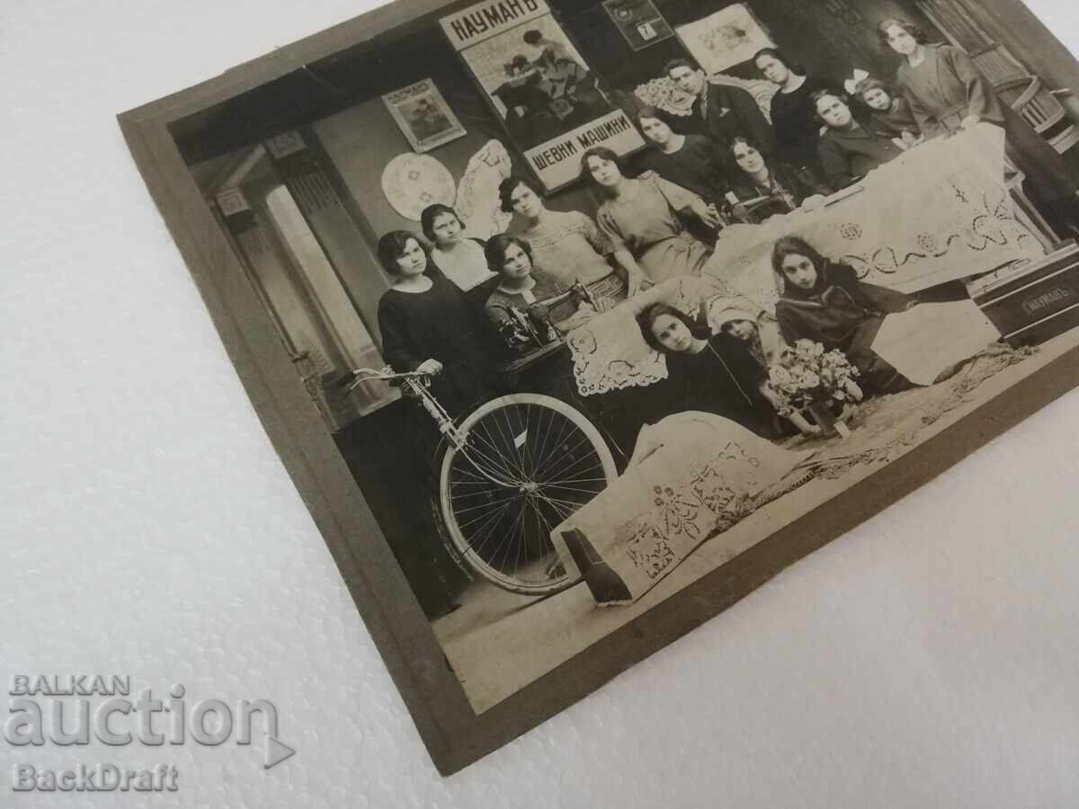 Old Royal Photo Sewing Machines Naumann, Naumman, Naumann with price 129.00 BGN | € 65.96 Old Royal Photo Sewing Machines Naumann, Naumman, Naumann with price 129.00 BGN | € 65.96