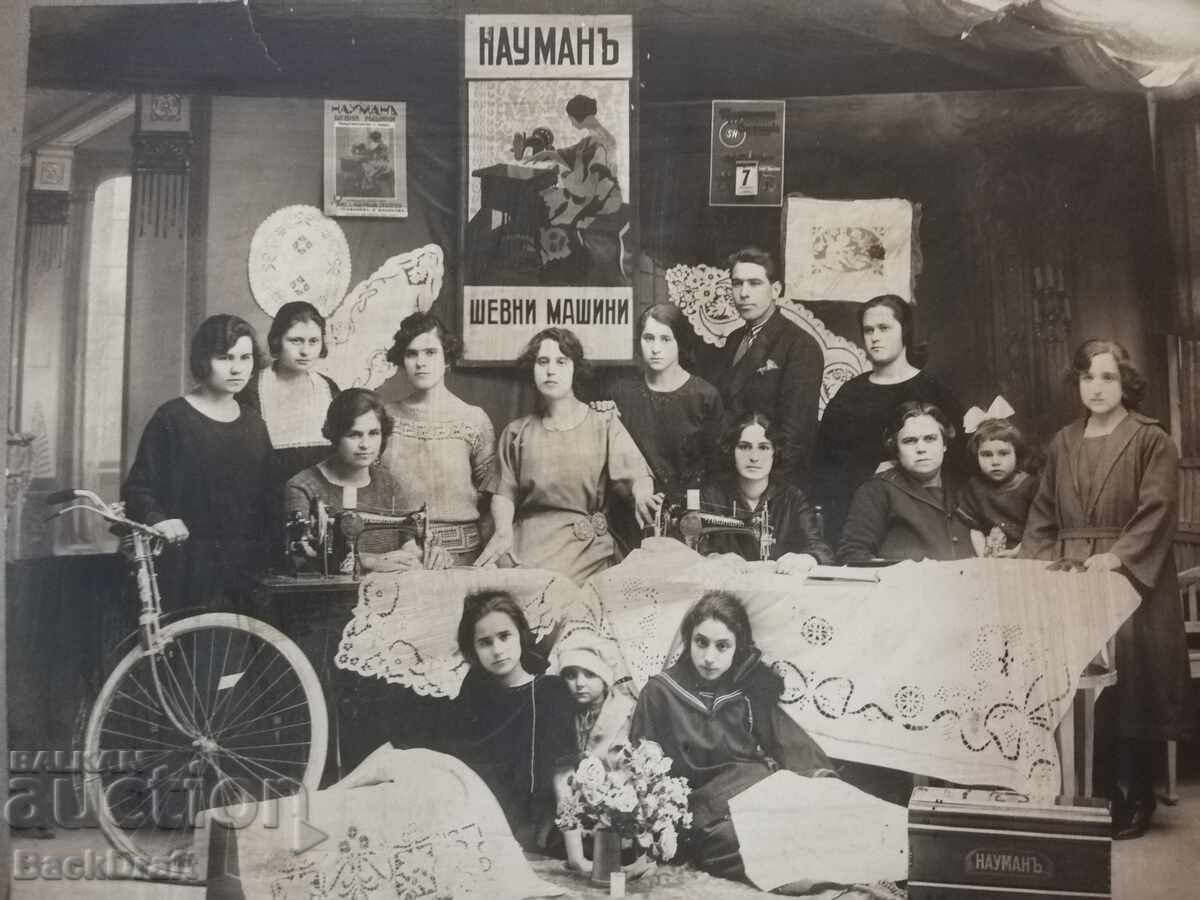 Delivery of Old Royal Photo Sewing Machines Naumann, Naumman, Naumann Delivery of Old Royal Photo Sewing Machines Naumann, Naumman, Naumann