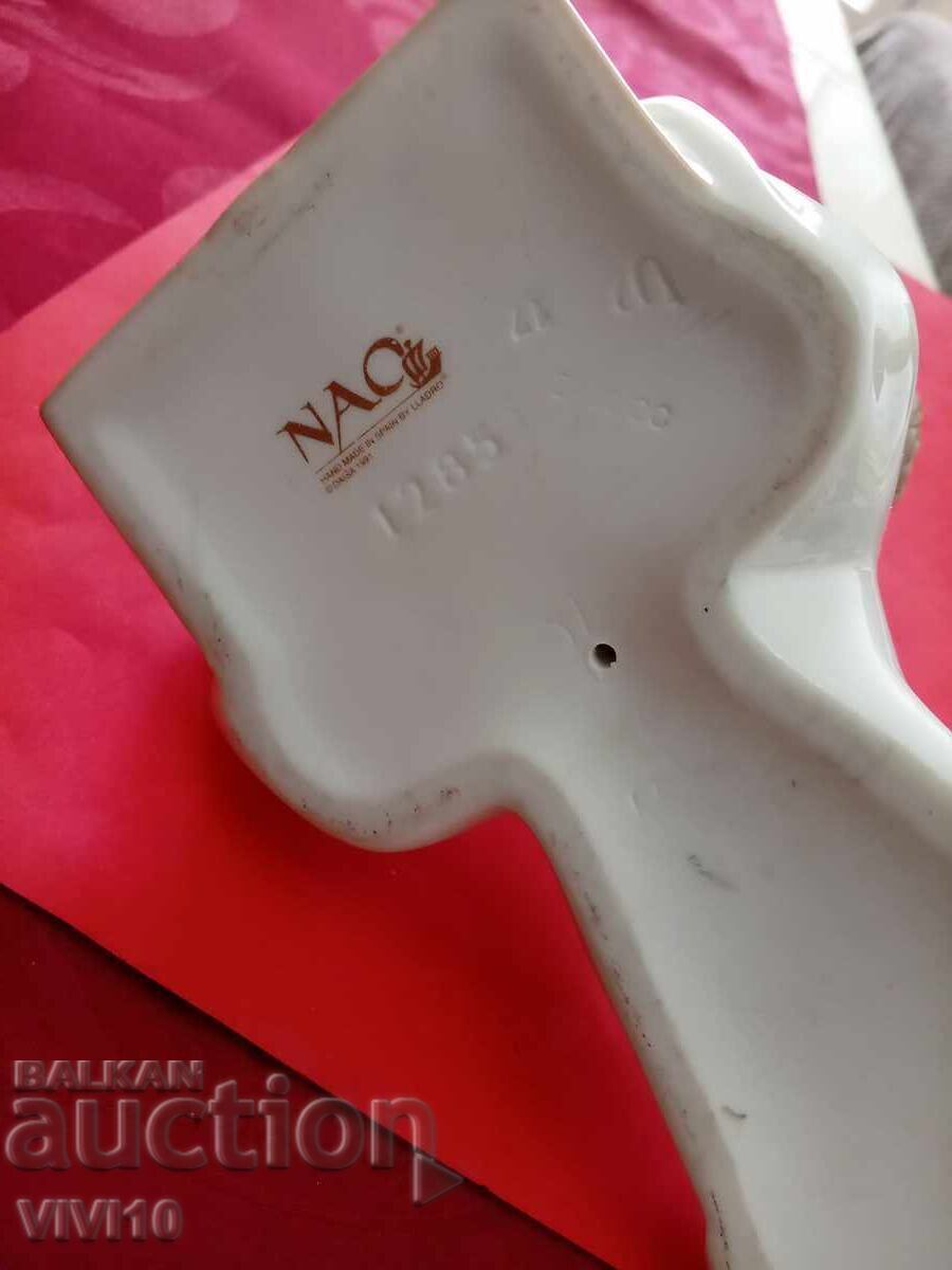 Доставка на Старинна порцеланова фигура ,маркирана