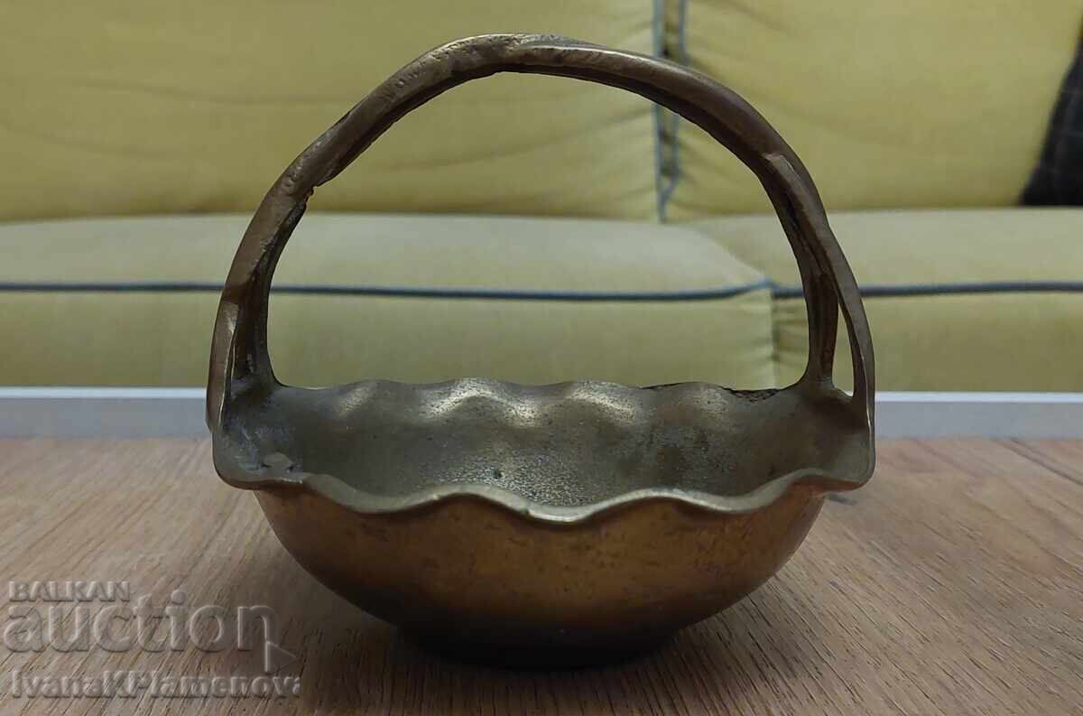 Căniță din bronz masiv cu preț 22.00 BGN | € 11.25