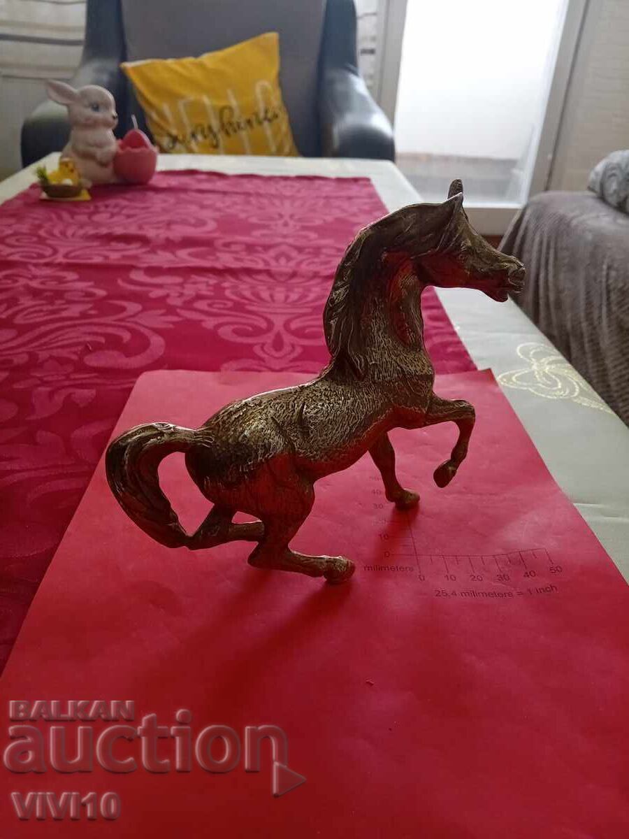 Auction  Antique horse figure, bronze material